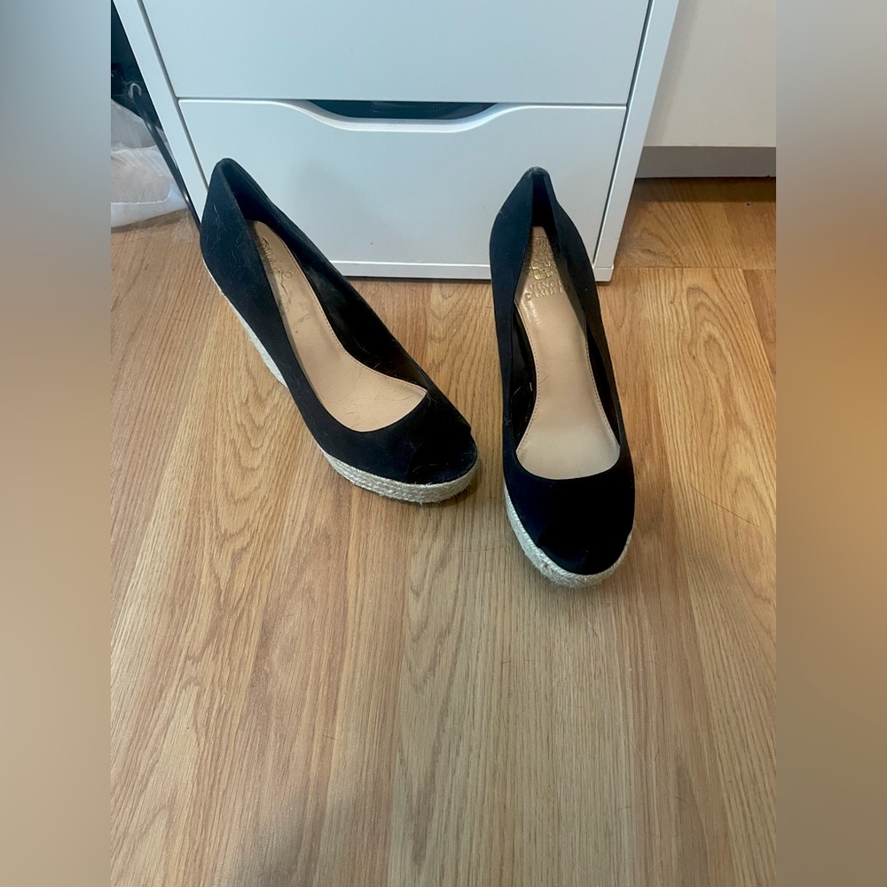 VINCE CAMUTO weaved wedge